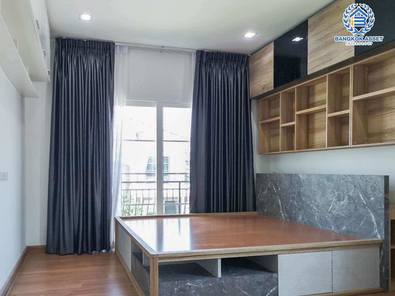 บ้านแฝดมือสอง ม.โกลเด้นนีโอ สาทร บ้านสวย หลังมุม เนื้อที่กว้างถึง 40.8 ตร.ว. ฟังก์ชัน 4 ห้องนอน 4 ห้องน้ำ จอดรถได้ 2 คัน ตกแต่งใหม่ พร้อมเข้าอยู่ ราคาถูกสุดๆ บนทำเลเชื่อมต่อหลายเส้นทาง ใกล้รถไฟฟ้าสายสีเขียว "สถานีวุฒากาศ" และ ทางด่วน "สาทร"